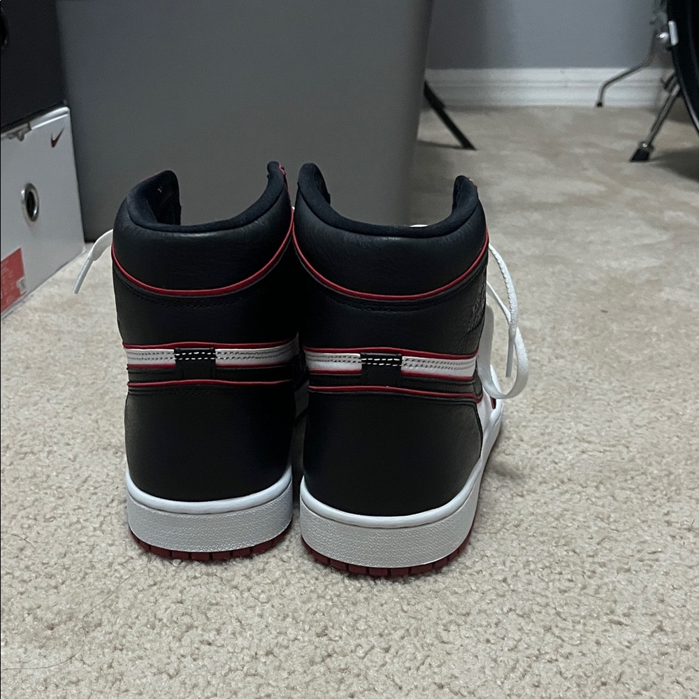Blood line Jordan retro 1 Black and White High-Top Sneakers - Picture 4 of 9